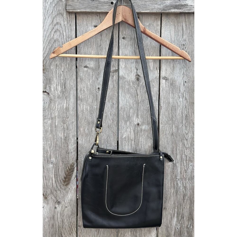 Hobo International Black Leather Crossbody Zipper Stitching Accent Smooth